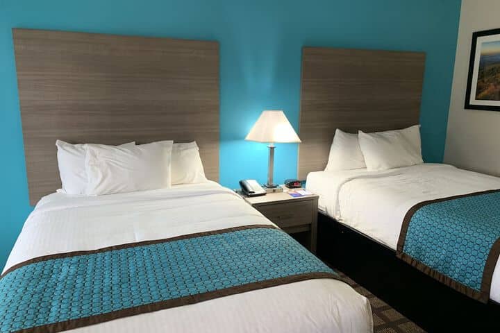 Room 9 of 37