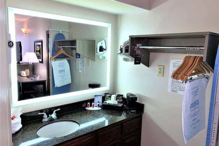 Room 19 of 37